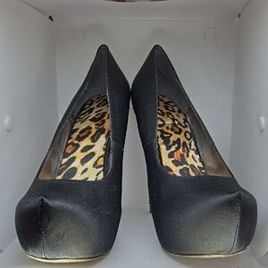 Shoe Dazzle Black Heels with Leopard Insole